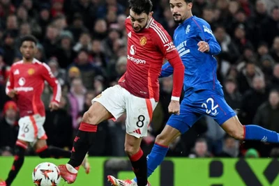 Đánh bại Rangers phút bù giờ, Man United bùng nổ Europa League