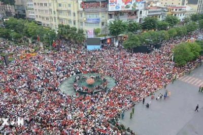 Thời tiết 30/4: Người dân TP Hồ Chí Minh đón đại lễ trong ánh nắng từ sáng sớm