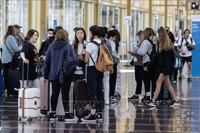 Tổng thống Trump đề xuất mức phí 1.000 USD 'ưu tiên' làm nhanh thị thực du lịch