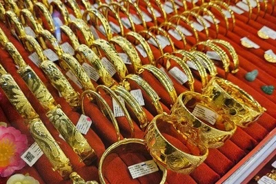 Giá vàng lại vượt 99 triệu đồng/lượng