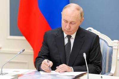 Tổng thống Nga Vladimir Putin ký sắc lệnh tuyển thêm 133.000 quân nhân nhập ngũ.