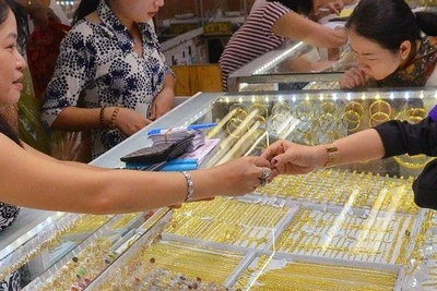 Giá vàng hôm nay, 15-5: Lao dốc đáng kể, đua nhau chốt lời