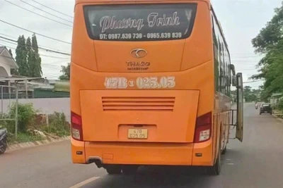 Xe khách va chạm với xe máy khiến 3 người thương vong ở Đắk Lắk
