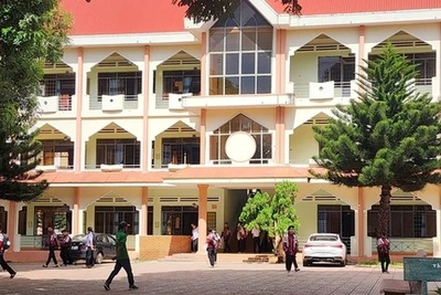 Vụ nhiều học sinh lớp 12 'tự nguyện' xin nghỉ học: Trường bất ngờ 'mời' đi học lại