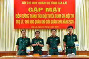 Khen thưởng các quân nhân có thành tích xuất sắc trong Hội thi Trợ lý, Thủ kho quân khí giỏi cấp Quân khu 5.