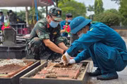 Lấy mẫu giám định ADN hài cốt liệt sĩ tại Nghĩa trang Liệt sĩ tỉnh Gia Lai
