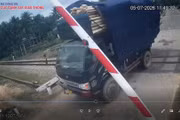 Xử lý 2 trường hợp tài xế xe tải vượt đường ngang sai quy định ở Gia Lai.