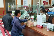 Nhiều khách hàng khu vực nông thôn vay vốn từ các gói tín dụng của Agribank Bình Định. Ảnh: T.Sỹ