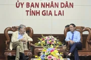 Chủ tịch UBND tỉnh Phạm Anh Tuấn tiếp GS Serge Haroche, chủ nhân Giải Nobel Vật lý năm 2012. 