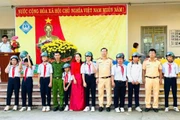 Tuyên truyền pháp luật cho học sinh 2 trường THCS Hoài Hương và THCS Hoài Mỹ.