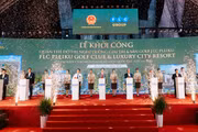Các đại biểu thực hiện nghi thức khởi công dự án quần thể đô thị nghỉ dưỡng - sân golf FLC Pleiku Golf Club & Luxury City Resort. Ảnh: H.H