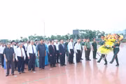 Lãnh đạo tỉnh Gia Lai dâng hoa, dâng hương kỷ niệm 136 năm Ngày sinh Chủ tịch Hồ Chí Minh.