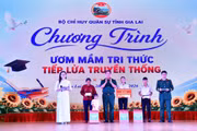 Ðiểm tựa yêu thương của học sinh mồ côi
