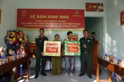 Trung đoàn Thông tin 29 bàn giao 2 căn nhà trong “Chiến dịch Quang Trung”