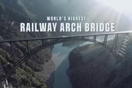 Cầu đường sắt Chenab cao nhất thế giới, cao hơn Tháp Eiffel 35m. (Ảnh: Internet)