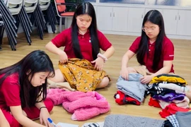 Quyên góp gần 1.000 áo ấm trao tặng học sinh khó khăn từ chương trình "Trao áo ấm - Nhận mầm xanh".