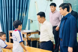 Thứ trưởng Bộ Giáo dục và Đào tạo Lê Quân: Tập trung khắc phục thiệt hại nhanh nhất để sớm ổn định việc dạy và học.