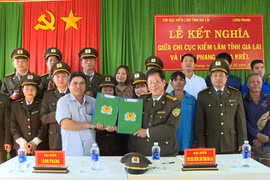 Chi cục Kiểm lâm tỉnh Gia Lai kết nghĩa với làng Phang (xã Ia Krêl)