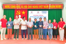 Trao tặng quà cho người dân Gia Lai khó khăn do ảnh hưởng thiên tai