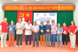 Trao tặng quà cho người dân Gia Lai khó khăn do ảnh hưởng thiên tai