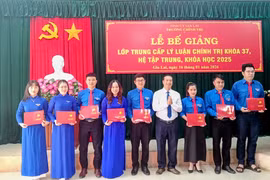 Trường Chính trị tỉnh Gia Lai bế giảng lớp Trung cấp lý luận chính trị khóa 37