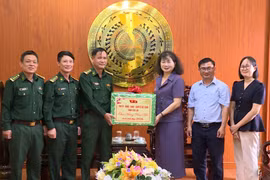 Giám đốc Sở Nội vụ Phạm Thị Tố Hải chúc Tết các đơn vị trên địa bàn phường Quy Nhơn