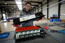 Phát triển loại pin mới có khả năng chịu được 120.000 chu kỳ sạc