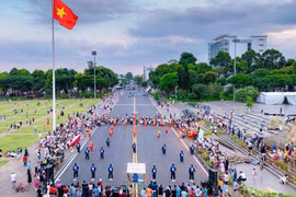 Sôi động biểu diễn võ thuật Hào khí Tây Sơn kết hợp Cờ người