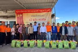 SHB Gia Lai và Agribank Đông Gia Lai tặng hơn 600 phần quà Tết cho người dân khó khăn