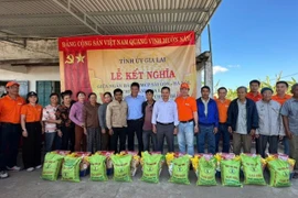 SHB Gia Lai và Agribank Đông Gia Lai tặng hơn 600 phần quà Tết cho người dân khó khăn