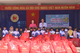 “Xuân yêu thương” sẻ chia với bệnh nhân nghèo, học sinh vùng khó Tây Gia Lai