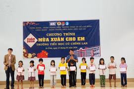 “Mùa Xuân cho em” đến với học sinh xã Ia Chia