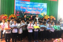Tặng hơn 3.000 chiếc áo ấm cho học sinh xã Ia Krêl