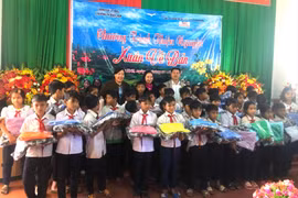 Tặng hơn 3.000 chiếc áo ấm cho học sinh xã Ia Krêl