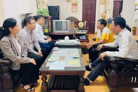 Phó Chủ tịch Thường trực Hội đồng Dân tộc của Quốc hội thăm, chúc Tết gia đình nguyên Bí thư Tỉnh ủy Gia Lai