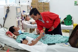 Gia Lai: Trao tiền hỗ trợ cho bệnh nhân nghèo và địa chỉ nhân đạo