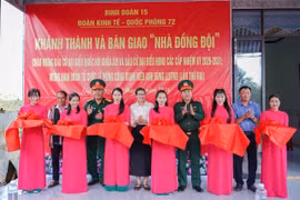 Đoàn Kinh tế - Quốc phòng 72 bàn giao “Nhà đồng đội” cho công nhân khó khăn