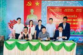 Ban Tuyên giáo và Dân vận Tỉnh ủy kết nghĩa với làng Blên (xã Lơ Pang)