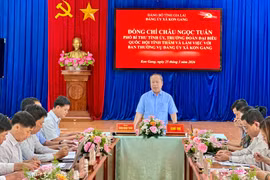 Phó Bí thư Tỉnh ủy Châu Ngọc Tuấn làm việc với Ban Thường vụ Đảng ủy xã Kon Gang