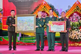 Binh đoàn 15 mừng công nhân dịp được phong tặng Danh hiệu Anh hùng Lực lượng vũ trang nhân dân lần thứ hai