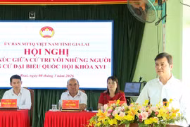 Các ứng cử viên ĐBQH khóa XVI tại đơn vị bầu cử số 6 tỉnh Gia Lai tiếp xúc cử tri 4 xã phía Tây