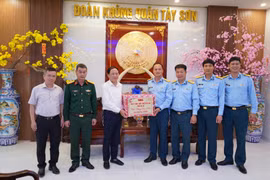 Chủ tịch UBND tỉnh Phạm Anh Tuấn thăm, chúc Tết các đơn vị