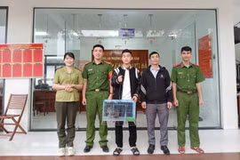 Người dân phường Quy Nhơn Nam tự nguyện giao nộp cá thể vạc rừng quý hiếm