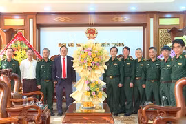 Phó Chủ tịch UBND tỉnh Dương Mah Tiệp thăm, chúc mừng Ban Chỉ huy Bộ đội Biên phòng tỉnh nhân ngày 3-3