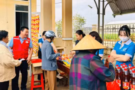 Phường Pleiku tổ chức Phiên chợ 0 đồng, chăm lo Tết cho 100 hộ khó khăn