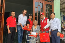 Gia Lai: Thăm, tặng quà cho 16 Mẹ Việt Nam anh hùng