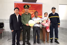 Bàn giao nhà “Chiến dịch Quang Trung” tại đảo Hải Minh