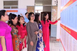 Phó Chủ tịch UBND tỉnh Nguyễn Thị Thanh Lịch kiểm tra công tác chuẩn bị bầu cử tại khu vực Tây Gia Lai