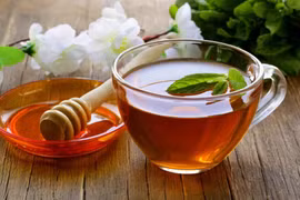 Uống mật ong pha nước ấm vào mỗi tối trước khi ngủ: Lợi ích bất ngờ