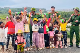 Lan tỏa yêu thương từ “Gian hàng hạnh phúc”